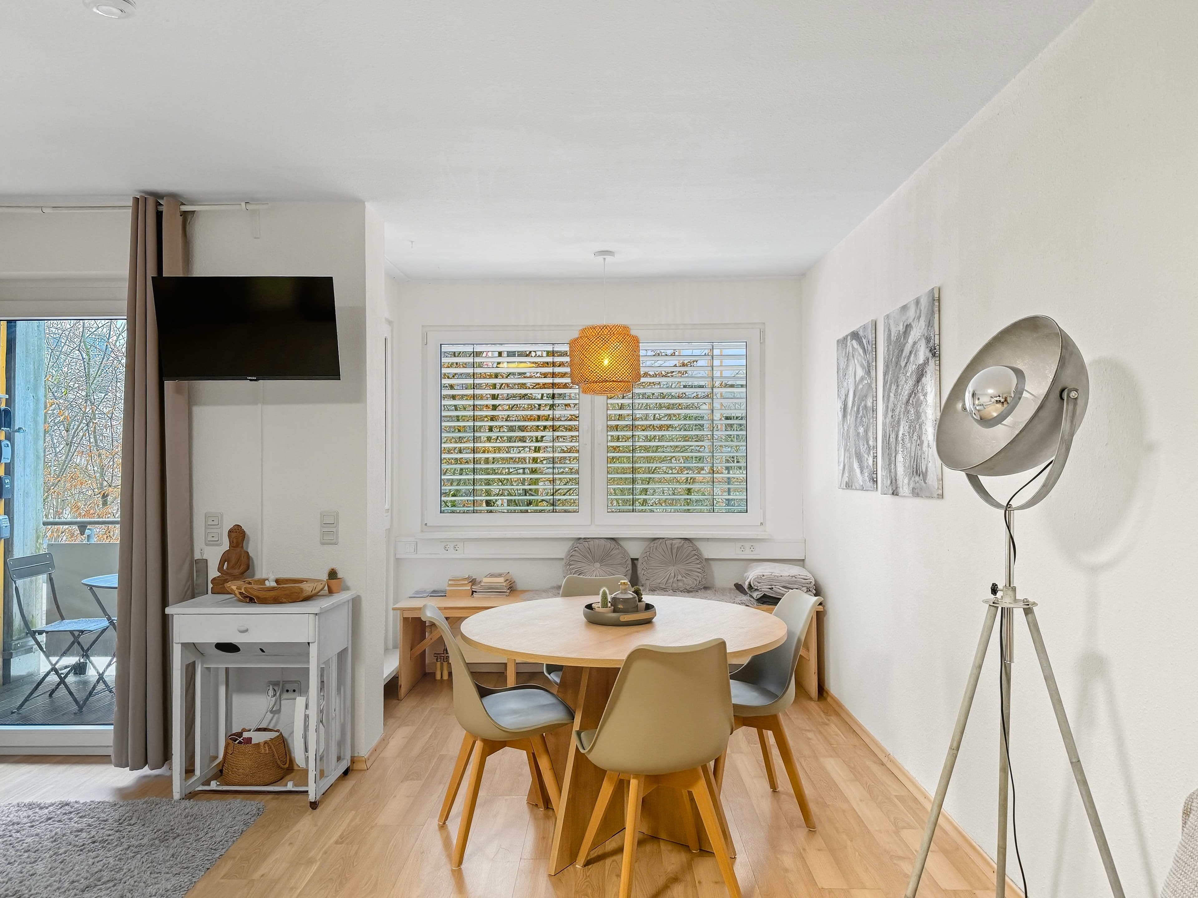 Studio near Altstadt /w Workspace, Feng-Shui & Art